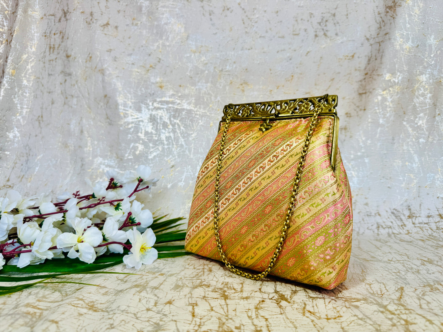 Banarasi Elegance Sanduk Vintage
