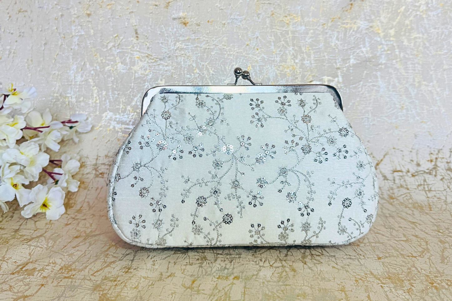 White Beauty Vintage Clutch