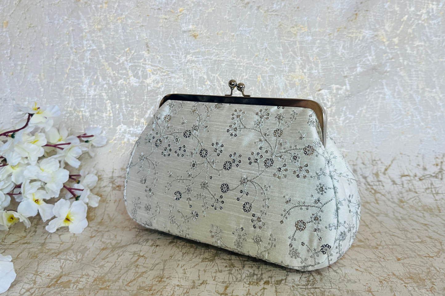 White Beauty Vintage Clutch