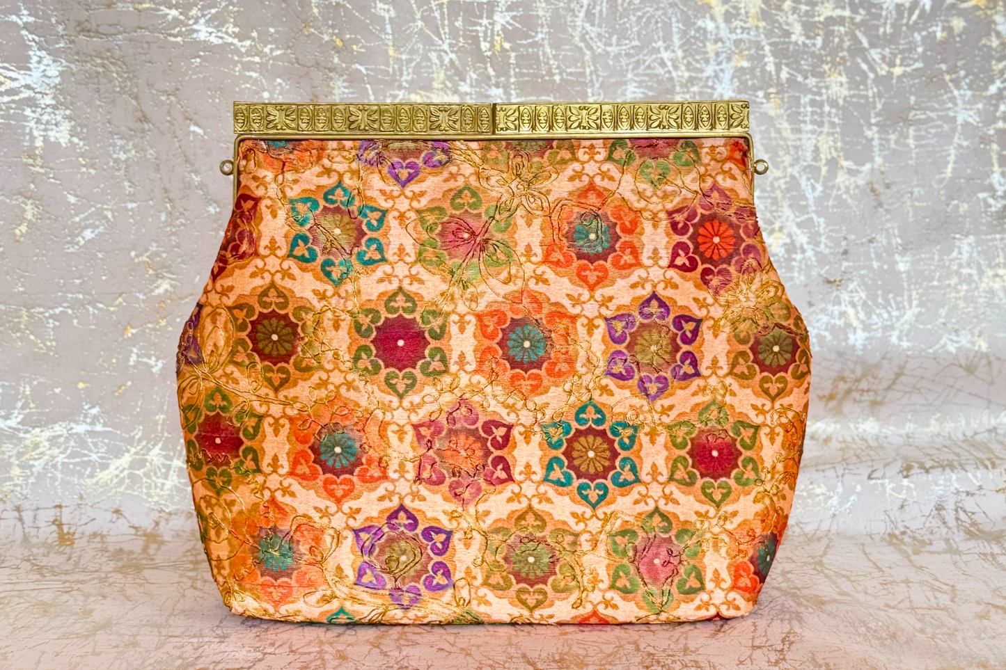 HexaChic Elegance Vintage Clutch