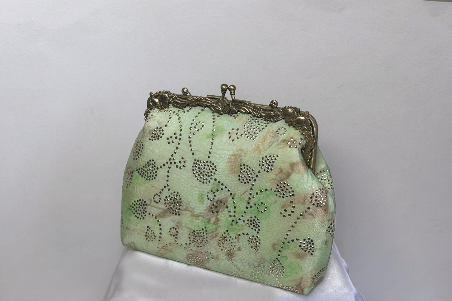 Peridot Winkle Vintage