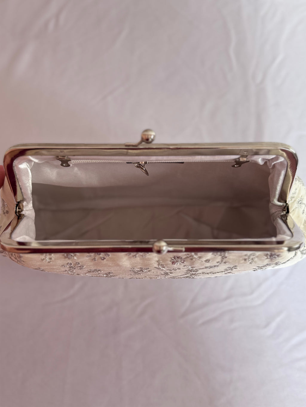 White Beauty Vintage Clutch