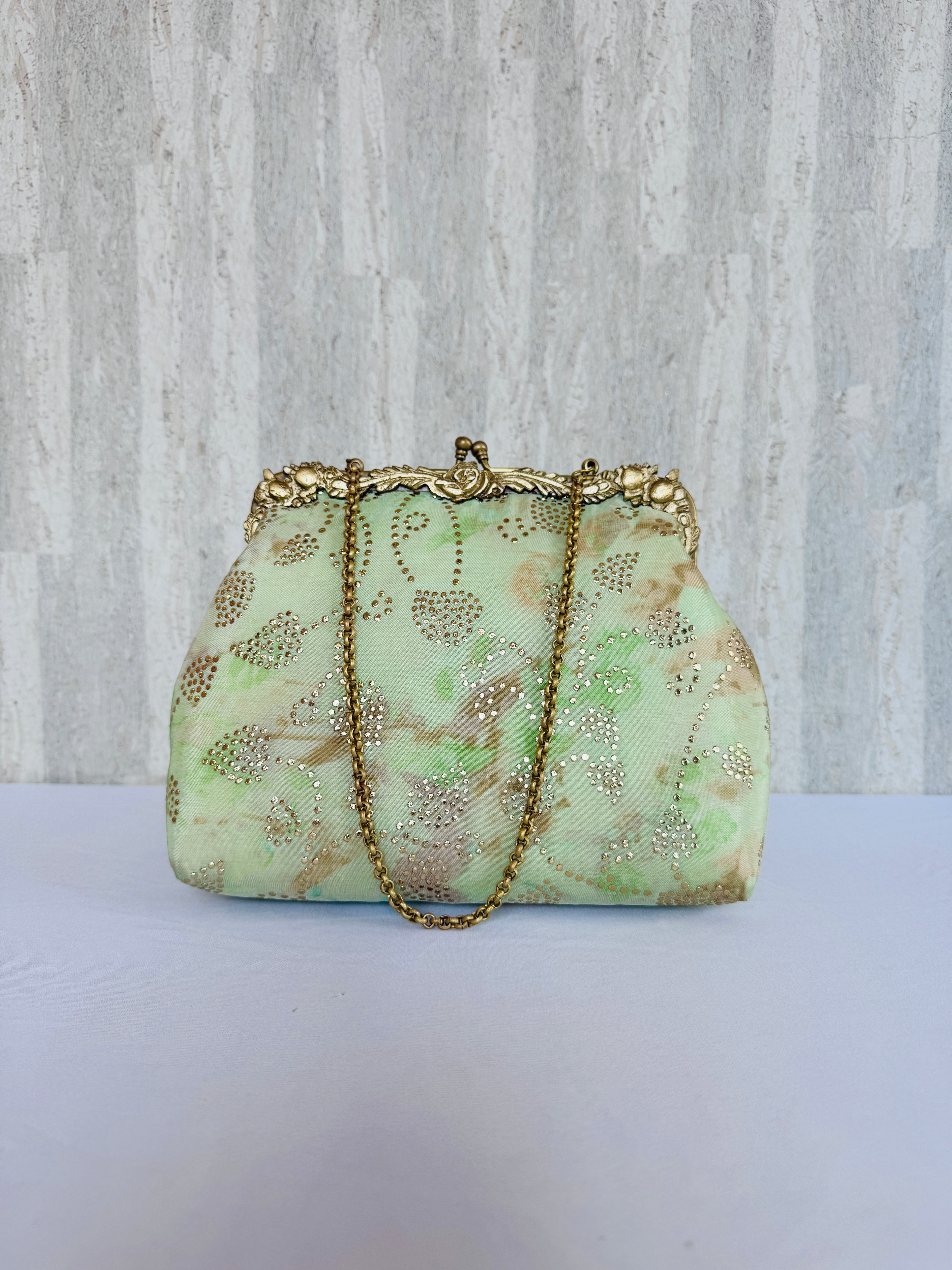 Peridot Winkle Vintage