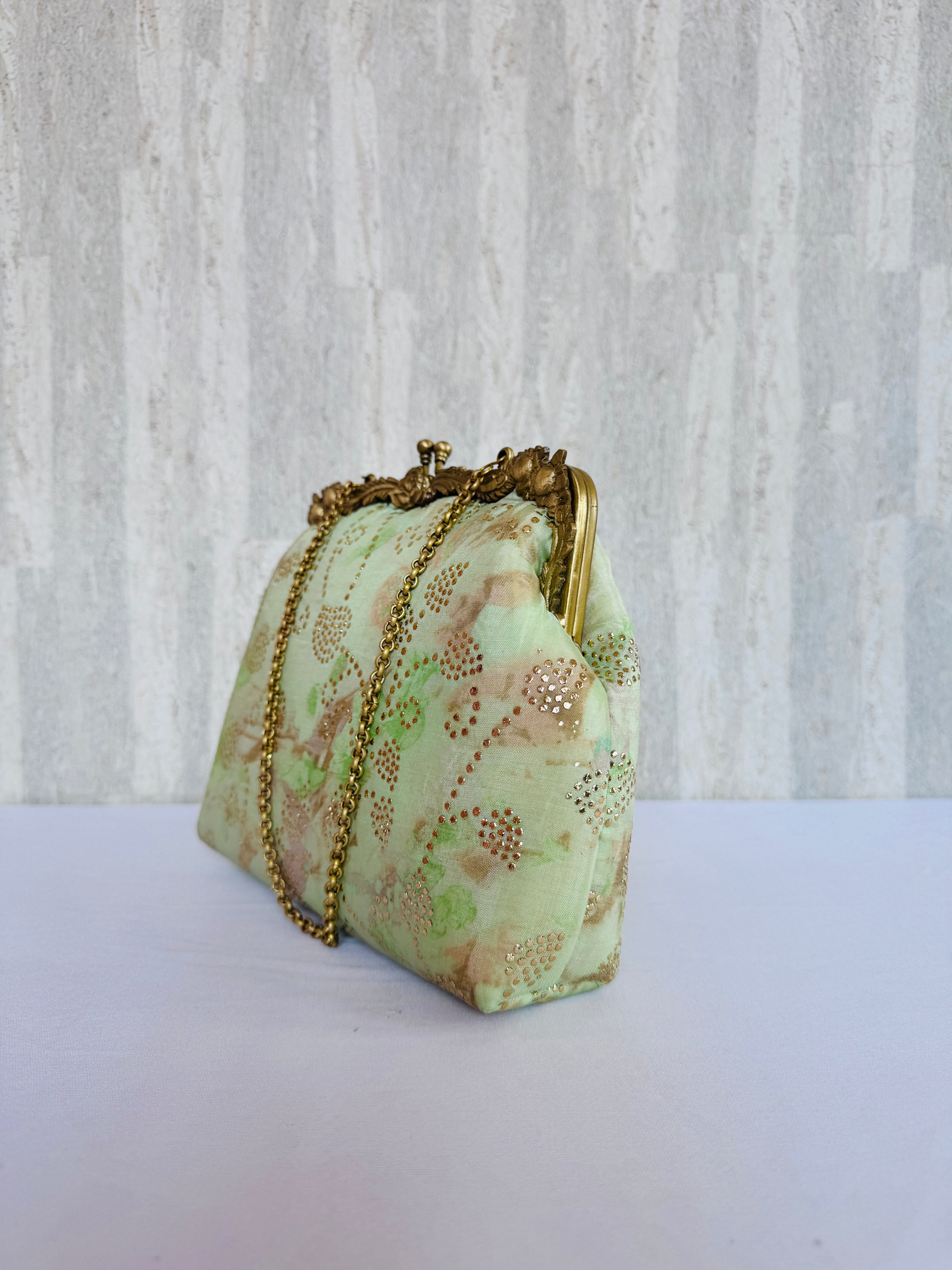Peridot Winkle Vintage