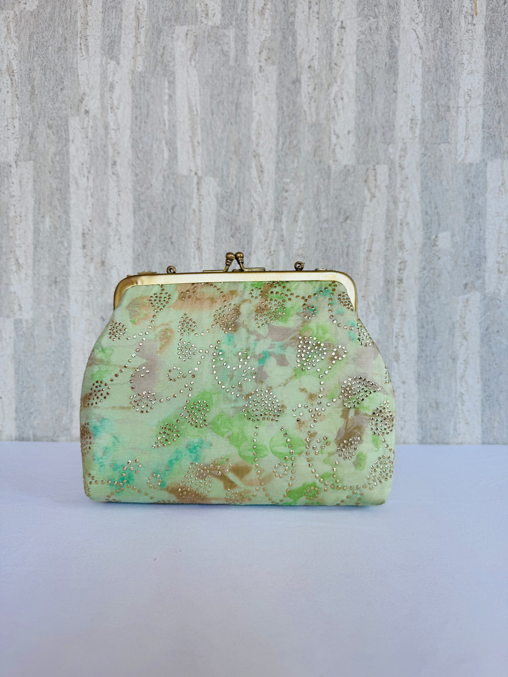 Peridot Winkle Vintage