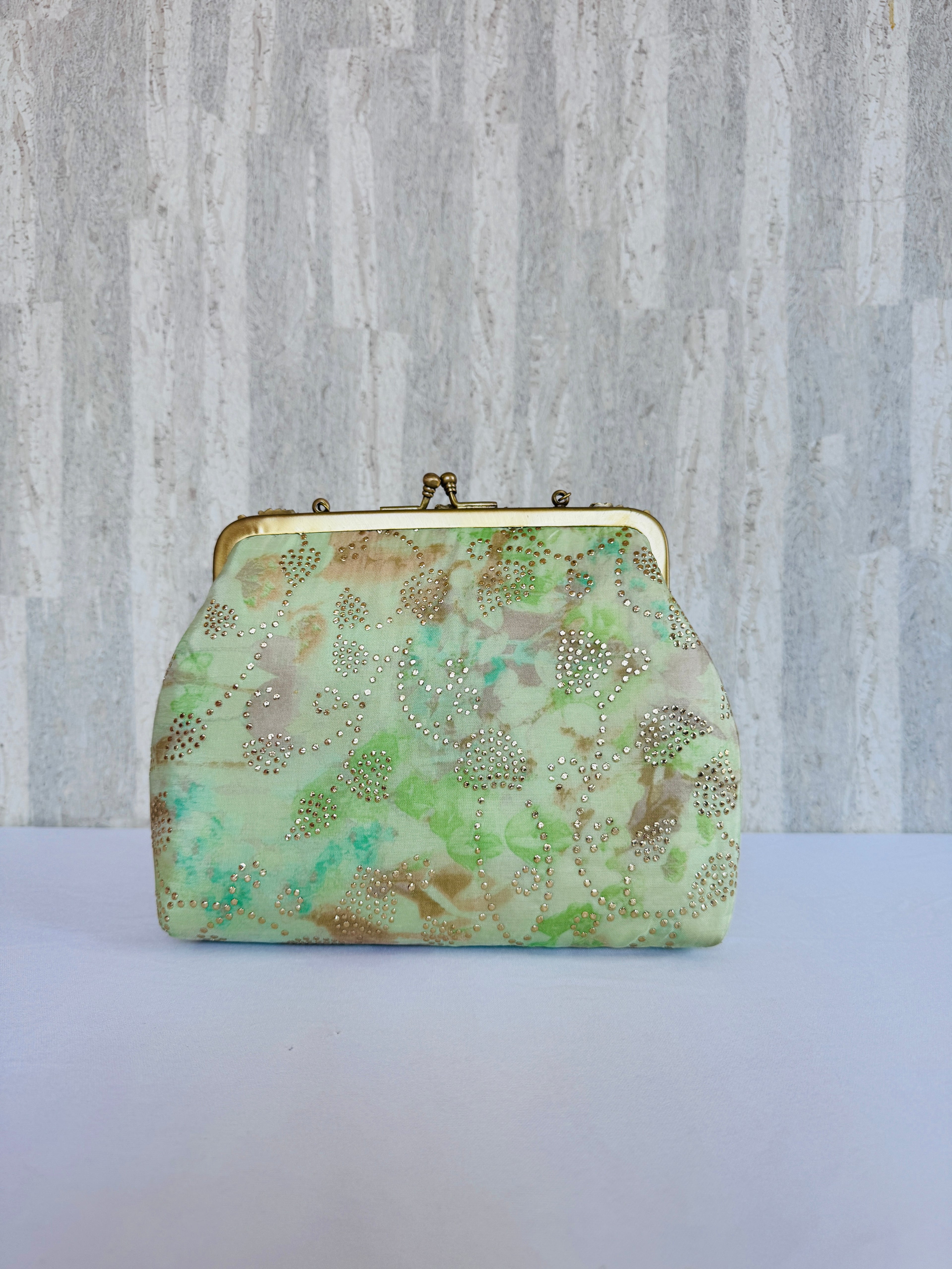 Peridot Winkle Vintage