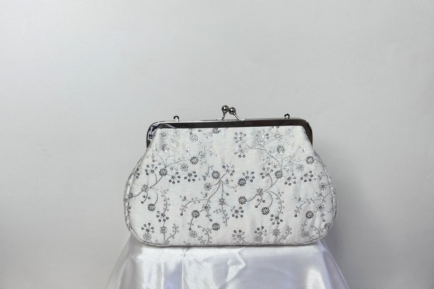 White Beauty Vintage Clutch