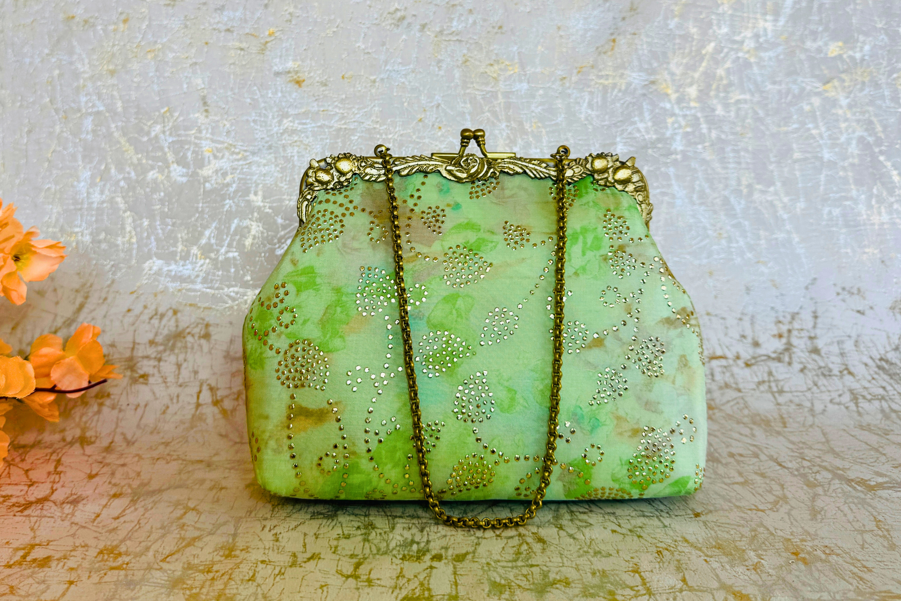 Peridot Winkle Vintage