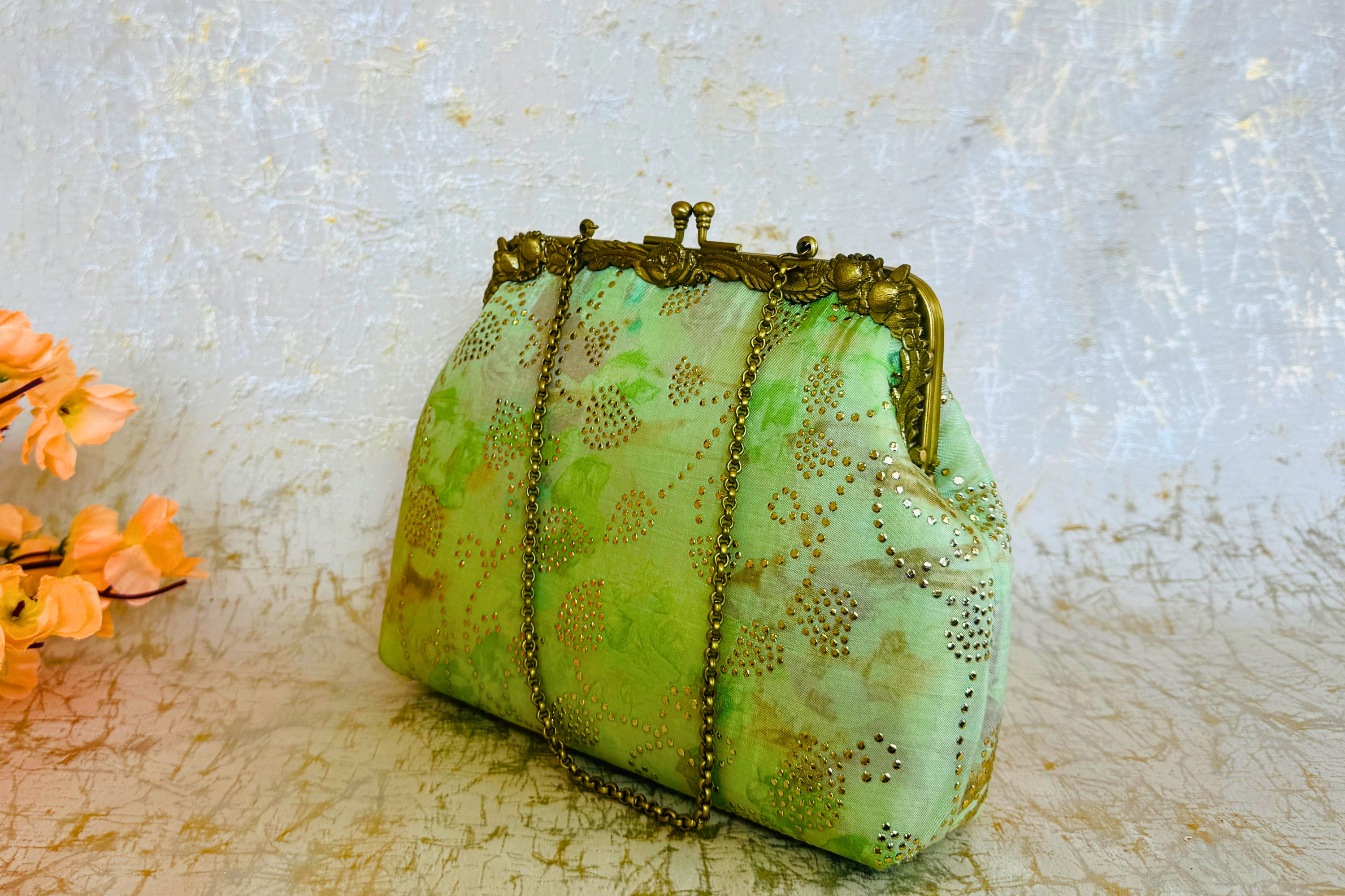 Peridot Winkle Vintage